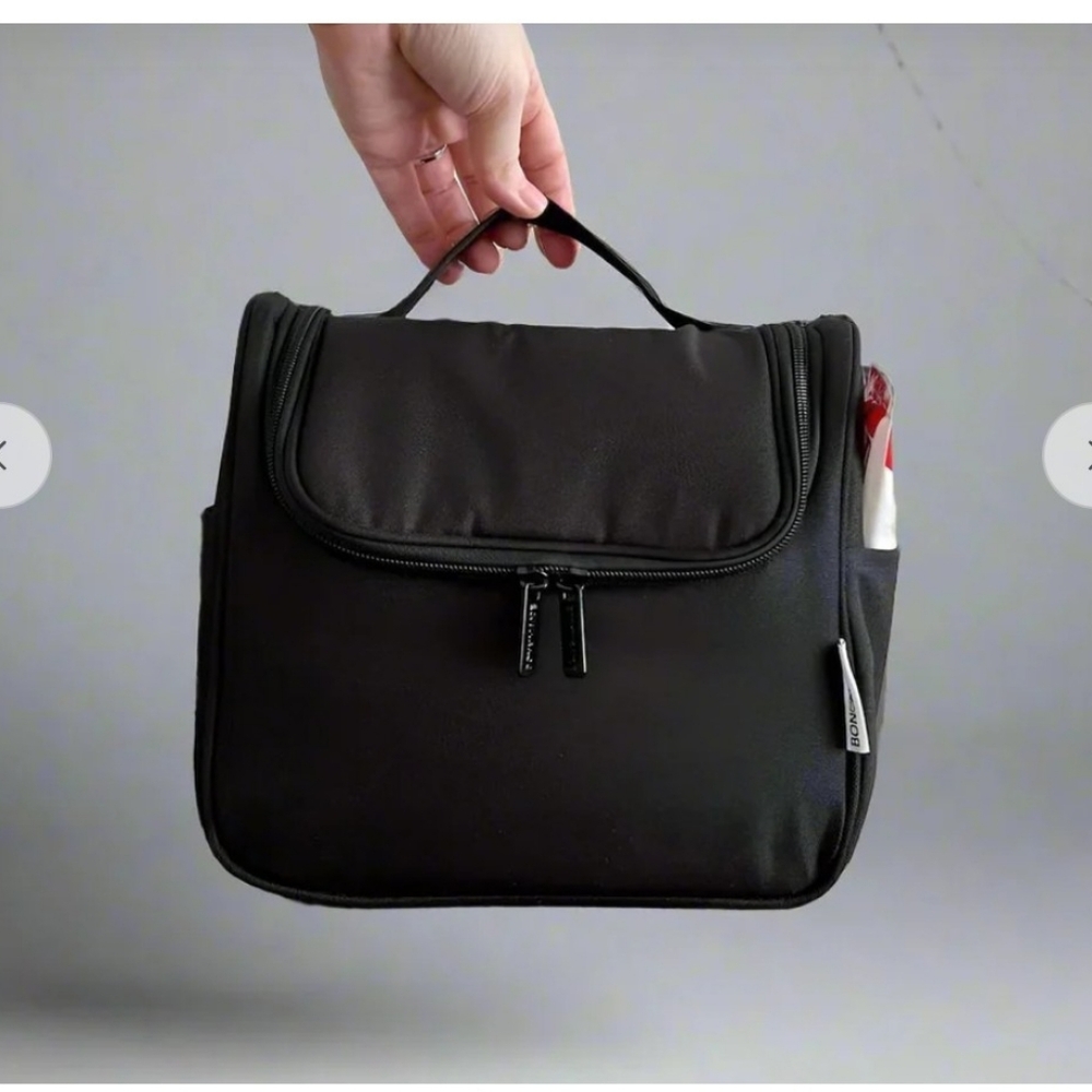 Bon Maxie hanging toiletry bag